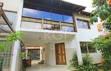 Imagem: A casa possui 3 Dormitórios, 3 Banheiros, 2 Vagas na garagem