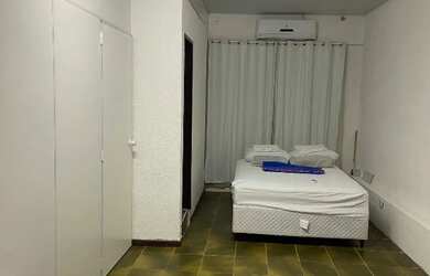 Imagem: A casa possui 3 Dormitórios, Acomodam 6 pessoas e 1 Vaga na