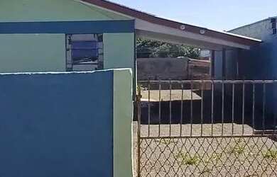 Imagem: A casa possui 2 Dormitórios, 1 Banheiro, 1 Vaga na garagem
