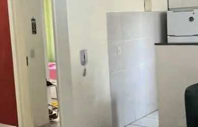 Imagem: O apartamento possui 2 Dormitórios, 1 Banheiro, 1 Vaga na garagem