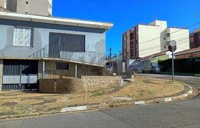 Imagem: A casa possui 3 Dormitórios, 2 Banheiros, 1 Vaga na garagem