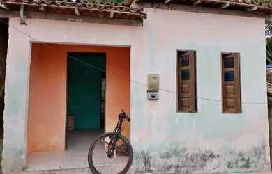 Imagem: A casa possui 2 Dormitórios, 1 Banheiro, 1 Vaga na garagem