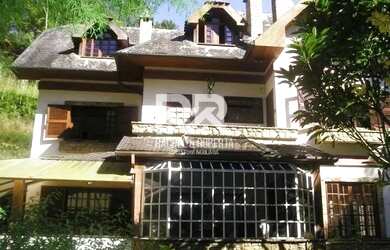 Imagem: A casa possui 5 Dormitórios, 5 Banheiros, 5 Vagas na garagem