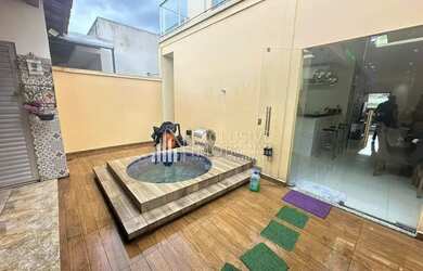 Imagem 16: Imóvel para aluguel possui 220 metros quadrados com 4 quartos