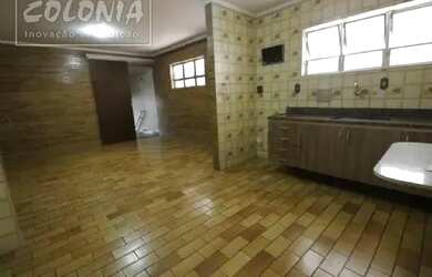 Imagem: A casa possui 3 Dormitórios, 4 Banheiros, 2 Vagas na garagem