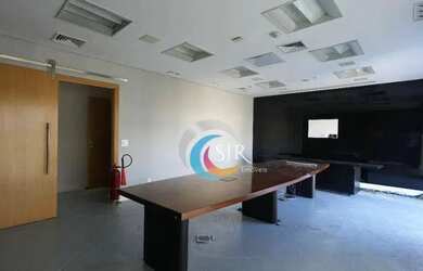 Imagem: O depósito possui 5 Vagas na garagem, 456m² de Área e está