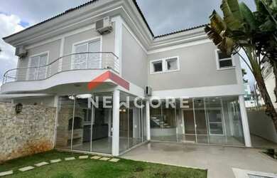 Imagem: A casa em condomínio possui 4 Dormitórios, 5 Banheiros, 4