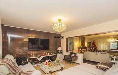 Imagem: A casa possui 3 Dormitórios, 5 Banheiros, 4 Vagas na garagem