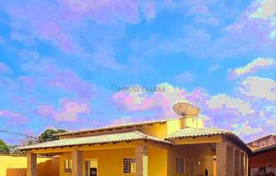 Imagem: A casa possui 3 Dormitórios, 2 Banheiros, 5 Vagas na garagem