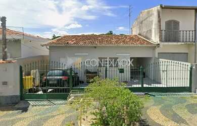 Imagem: A casa possui 3 Dormitórios, 1 Banheiro, 2 Vagas na garagem