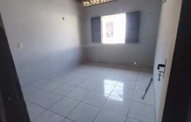 Imagem: A casa possui 2 Dormitórios, 1 Banheiro e está localizado