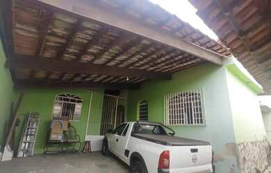 Imagem: A casa possui 3 Dormitórios, 1 Banheiro, 100m² de Área e