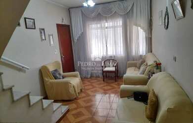 Imagem: A casa possui 2 Dormitórios, 2 Banheiros, 2 Vagas na garagem