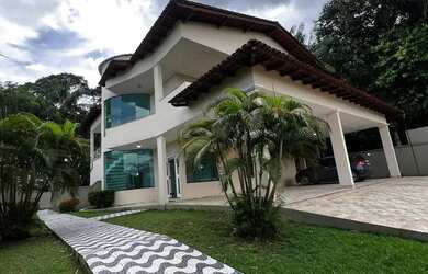 Imagem: A casa em condomínio possui 4 Dormitórios, 2 Banheiros, 5