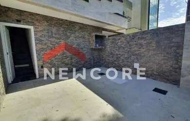 Imagem: A casa possui 3 Dormitórios, 5 Banheiros, 2 Vagas na garagem