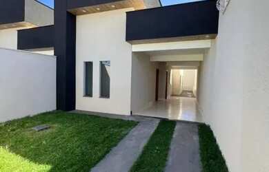 Imagem: A casa possui 4 Dormitórios, 2 Banheiros, 1 Vaga na garagem