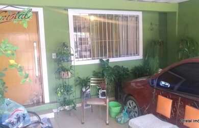 Imagem: A casa possui 2 Dormitórios, 1 Banheiro, 1 Vaga na garagem
