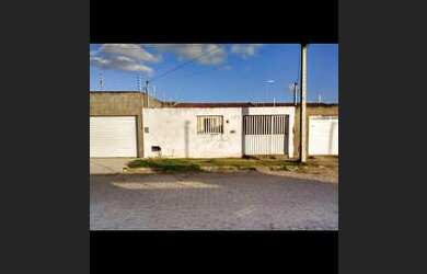 Imagem: A casa possui 2 Dormitórios, 1 Banheiro, 2 Vagas na garagem