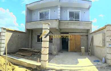 Imagem: A casa possui 3 Dormitórios, 3 Banheiros, 2 Vagas na garagem