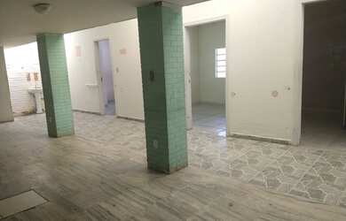 Imagem: A casa possui 5 Dormitórios, 5 Banheiros, 5 Vagas na garagem