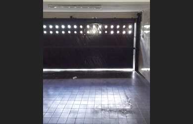 Imagem: A casa possui 4 Dormitórios, 1 Banheiro, 4 Vagas na garagem