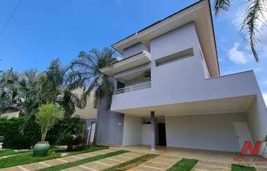 Imagem: A casa em condomínio possui 4 Dormitórios, 5 Banheiros, 4