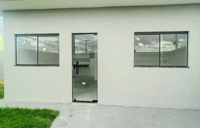 Imagem: A casa possui 3 Dormitórios, 2 Banheiros, 1 Vaga na garagem