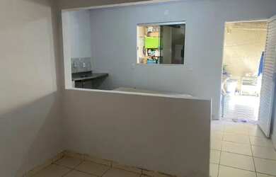 Imagem: A casa possui 1 Dormitório, 1 Banheiro e está localizado