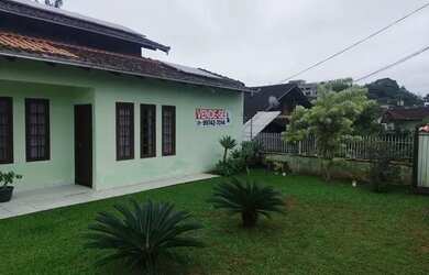 Imagem: A casa possui 3 Dormitórios, 2 Banheiros e está localizado