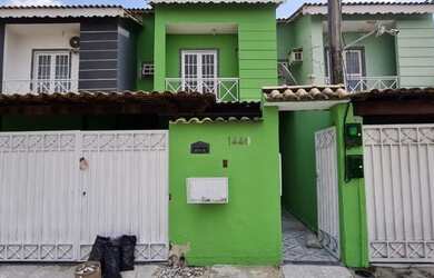 Imagem: A casa possui 3 Dormitórios, 2 Banheiros, 1 Vaga na garagem