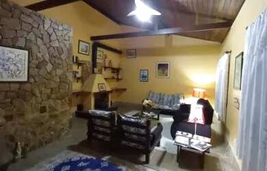 Imagem: A casa possui 3 Dormitórios, 3 Banheiros, 2 Vagas na garagem