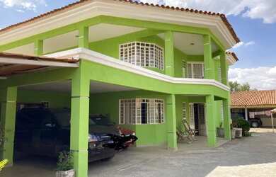 Imagem: A casa em condomínio possui 4 Dormitórios, 4 Banheiros, 4