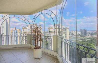 Imagem: O apartamento possui 3 Dormitórios, 5 Banheiros, 4 Vagas na