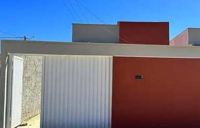 Imagem: A casa possui 4 Dormitórios, 3 Banheiros, 2 Vagas na garagem