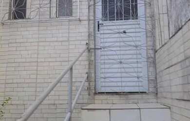 Imagem: A casa possui 2 Dormitórios, 2 Banheiros, 1 Vaga na garagem