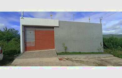 Imagem: A casa possui 1 Dormitório, 2 Banheiros, 3 Vagas na garagem