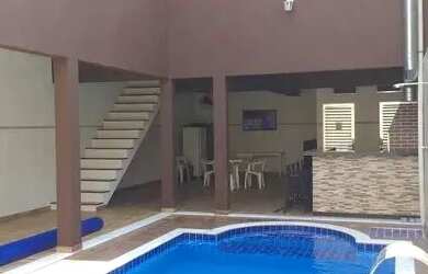 Imagem: A casa possui 3 Dormitórios, 2 Banheiros, 3 Vagas na garagem