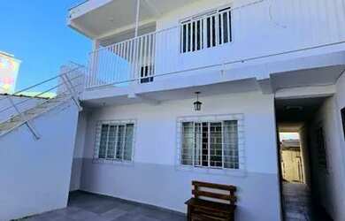 Imagem: A casa possui 5 Dormitórios, 3 Banheiros, 3 Vagas na garagem