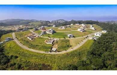 Imagem: O terreno possui 582m² de Área e está localizado em Quintas