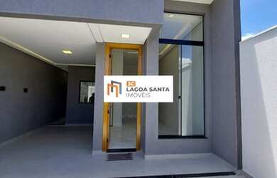 Imagem: A casa possui 3 Dormitórios, 2 Banheiros, 2 Vagas na garagem