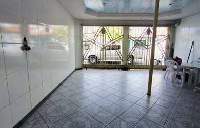 Imagem: A casa possui 2 Dormitórios, 2 Banheiros, 2 Vagas na garagem