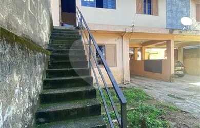 Imagem: A casa possui 2 Dormitórios, 2 Banheiros, 2 Vagas na garagem