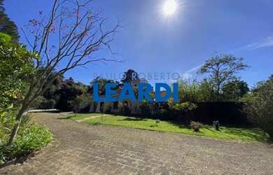 Imagem: A casa possui 5 Dormitórios, 4 Banheiros, 5 Vagas na garagem