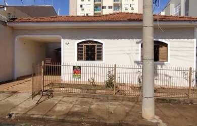 Imagem: A casa possui 2 Dormitórios, 1 Banheiro, 3 Vagas na garagem