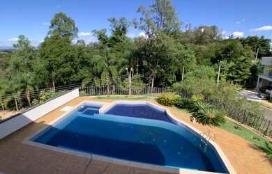 Imagem: A casa em condomínio possui 4 Dormitórios, 5 Banheiros, 4