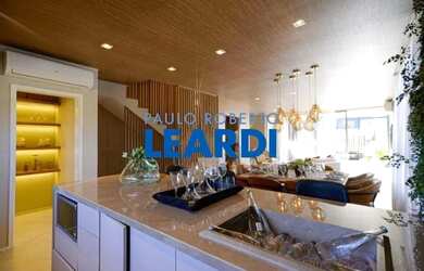 Imagem: A casa em condomínio possui 3 Dormitórios, 3 Banheiros, 2