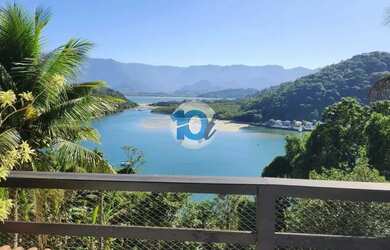 Imagem: A casa possui 4 Dormitórios, 2 Banheiros, 1 Vaga na garagem