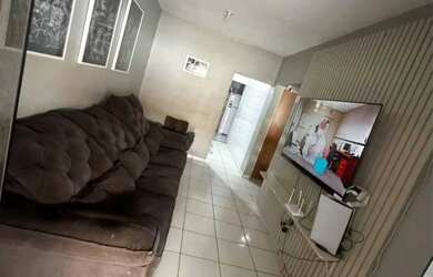 Imagem: A casa possui 2 Dormitórios, 1 Banheiro, 2 Vagas na garagem