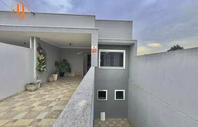 Imagem: A casa possui 3 Dormitórios, 3 Banheiros, 2 Vagas na garagem