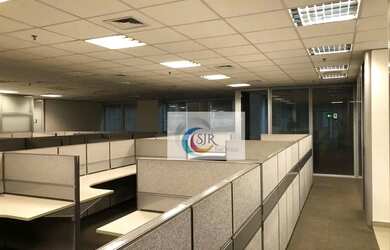 Imagem: O depósito para alugar possui 5 Vagas na garagem e 505m² de